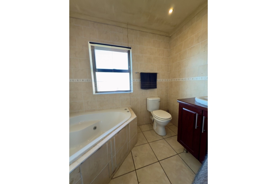 4 Bedroom Property for Sale in Kensington Western Cape